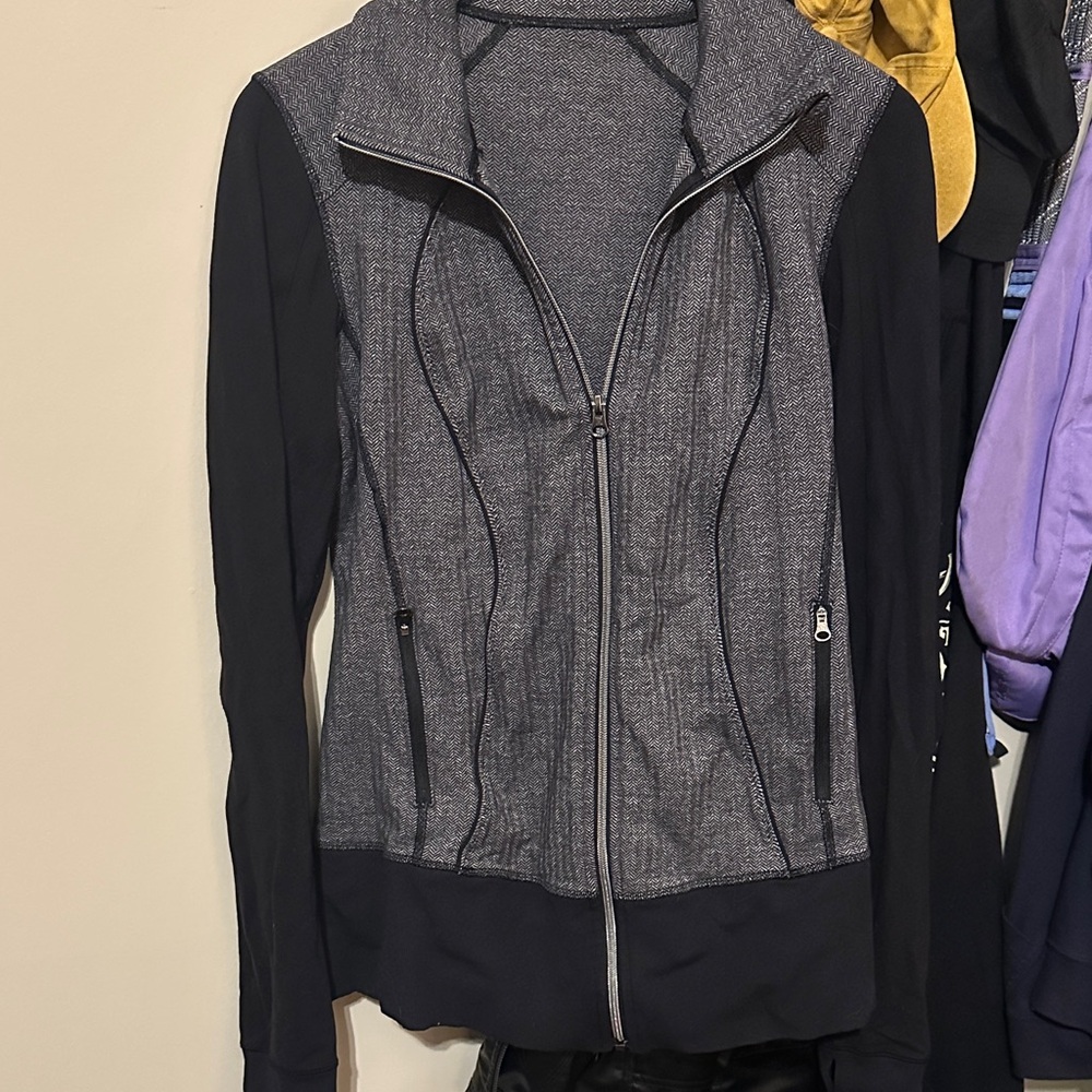 Lululemon Women's Gray and Black/ Houndstooth Jacket
